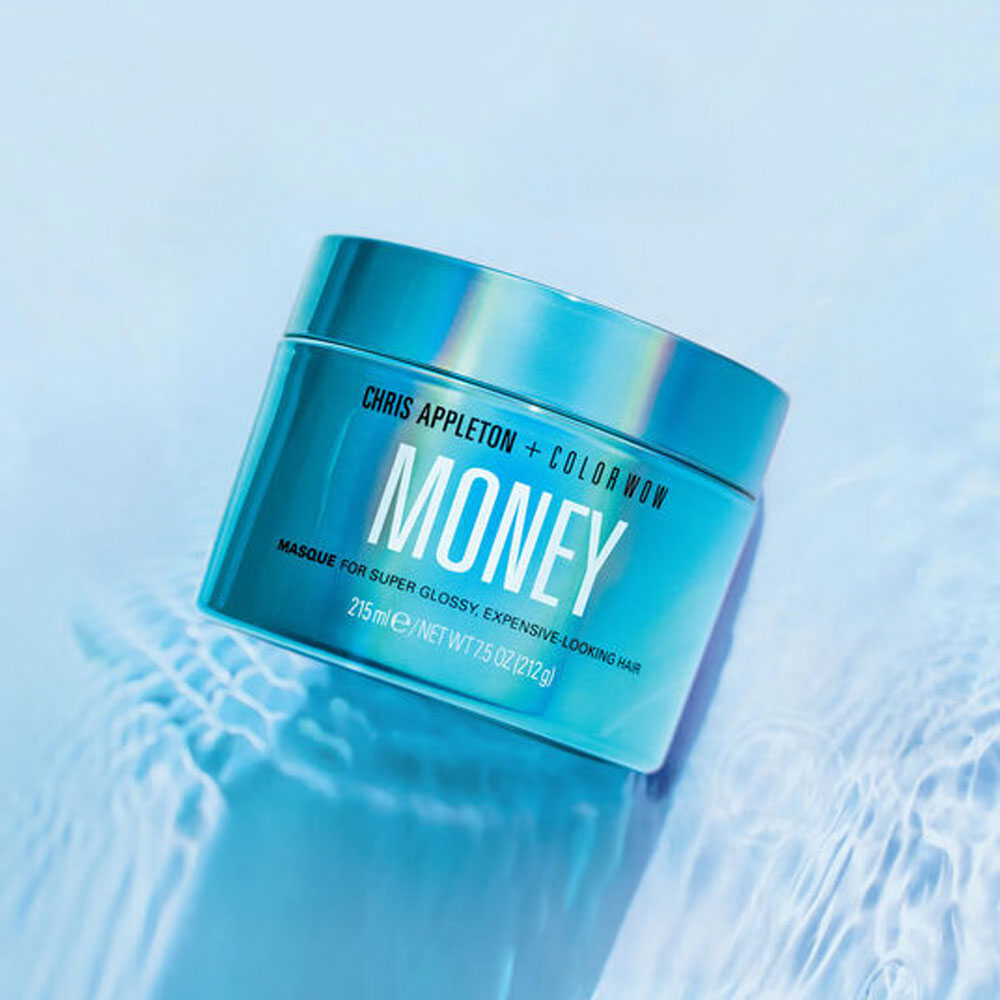 Masque bleu &laquo; Color Wow Money &raquo; sur fond bleu.